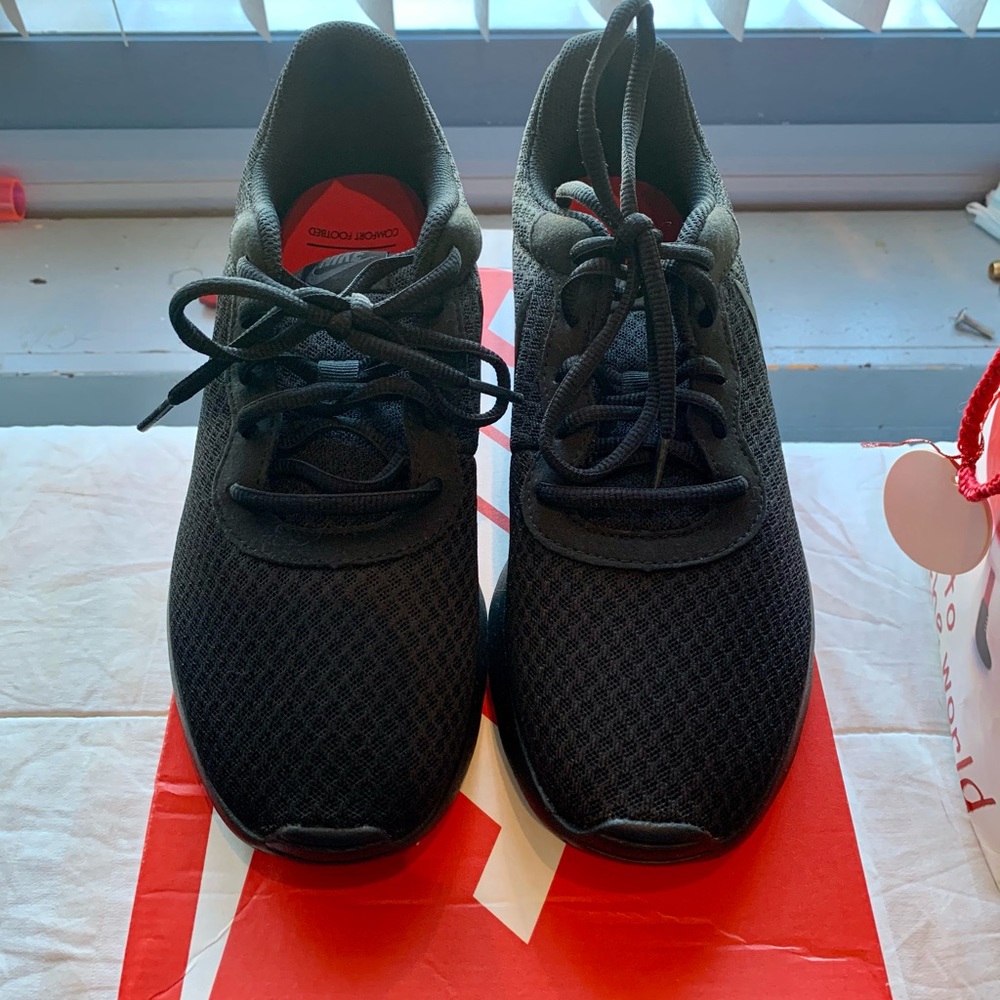 NIKE Tanjun - NEVER BEEN WORN - Men’s Black